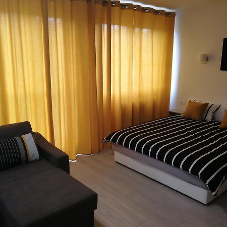 Apartment Oasis Banovo Brdo-Ada Ciganlija Belgrad Exteriör bild