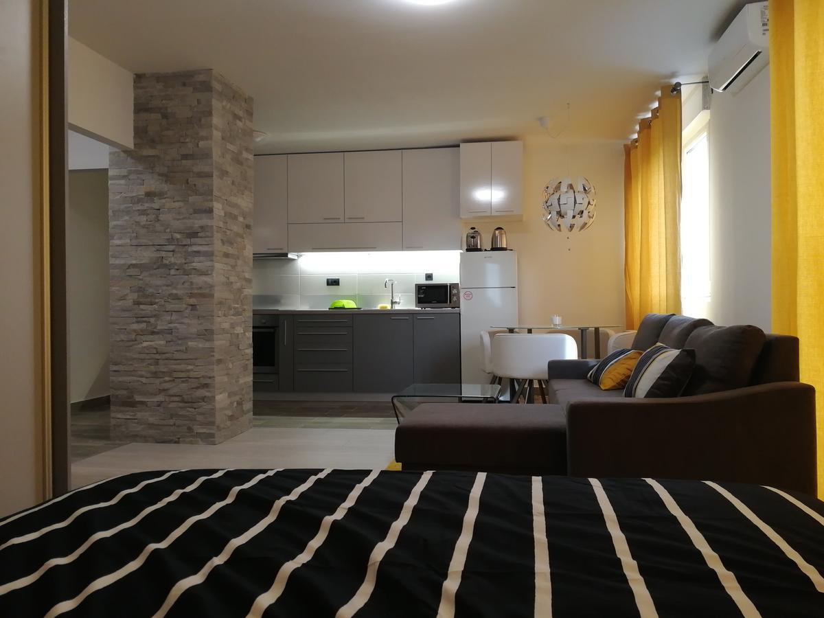 Apartment Oasis Banovo Brdo-Ada Ciganlija Belgrad Exteriör bild