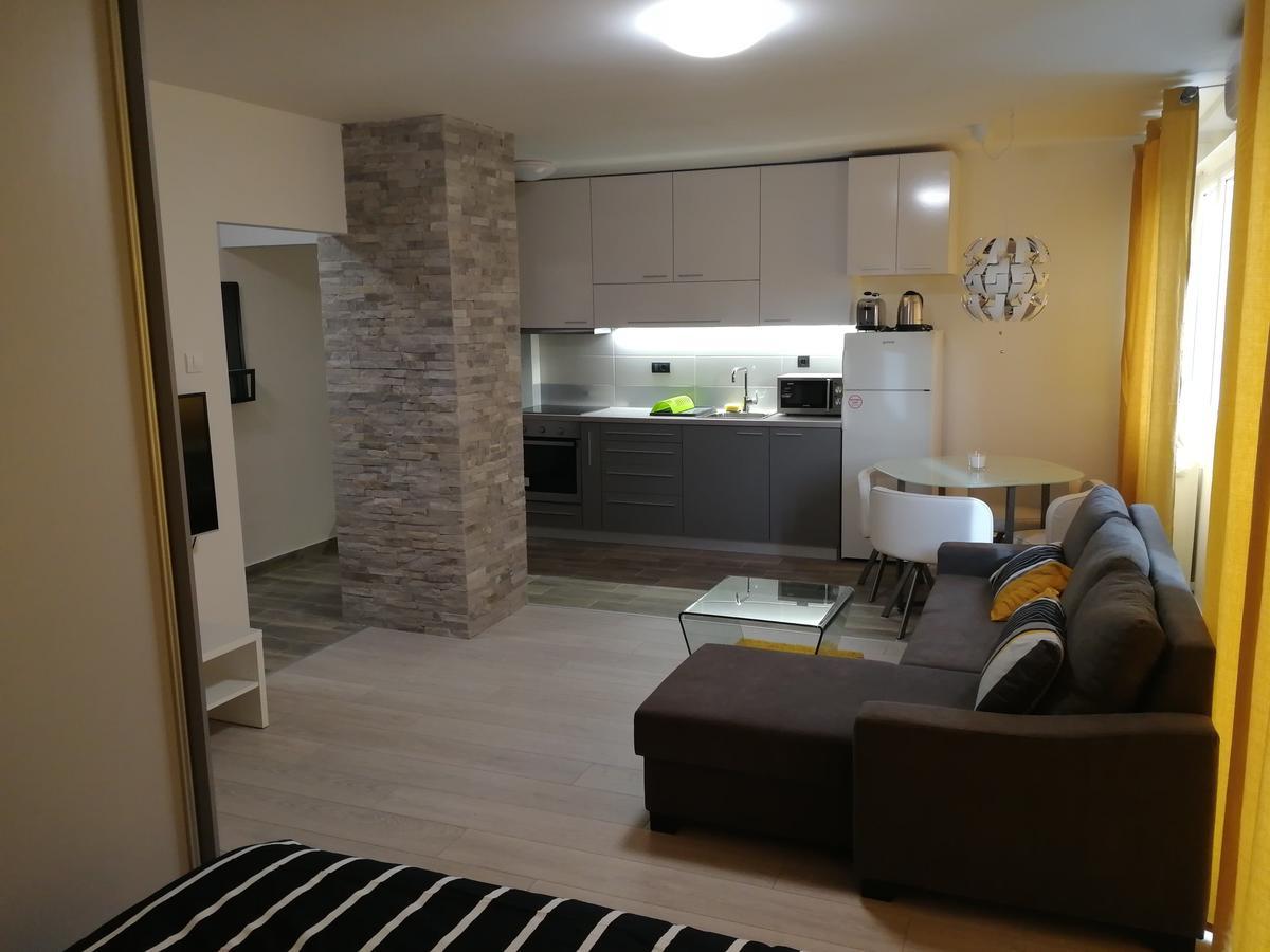 Apartment Oasis Banovo Brdo-Ada Ciganlija Belgrad Exteriör bild