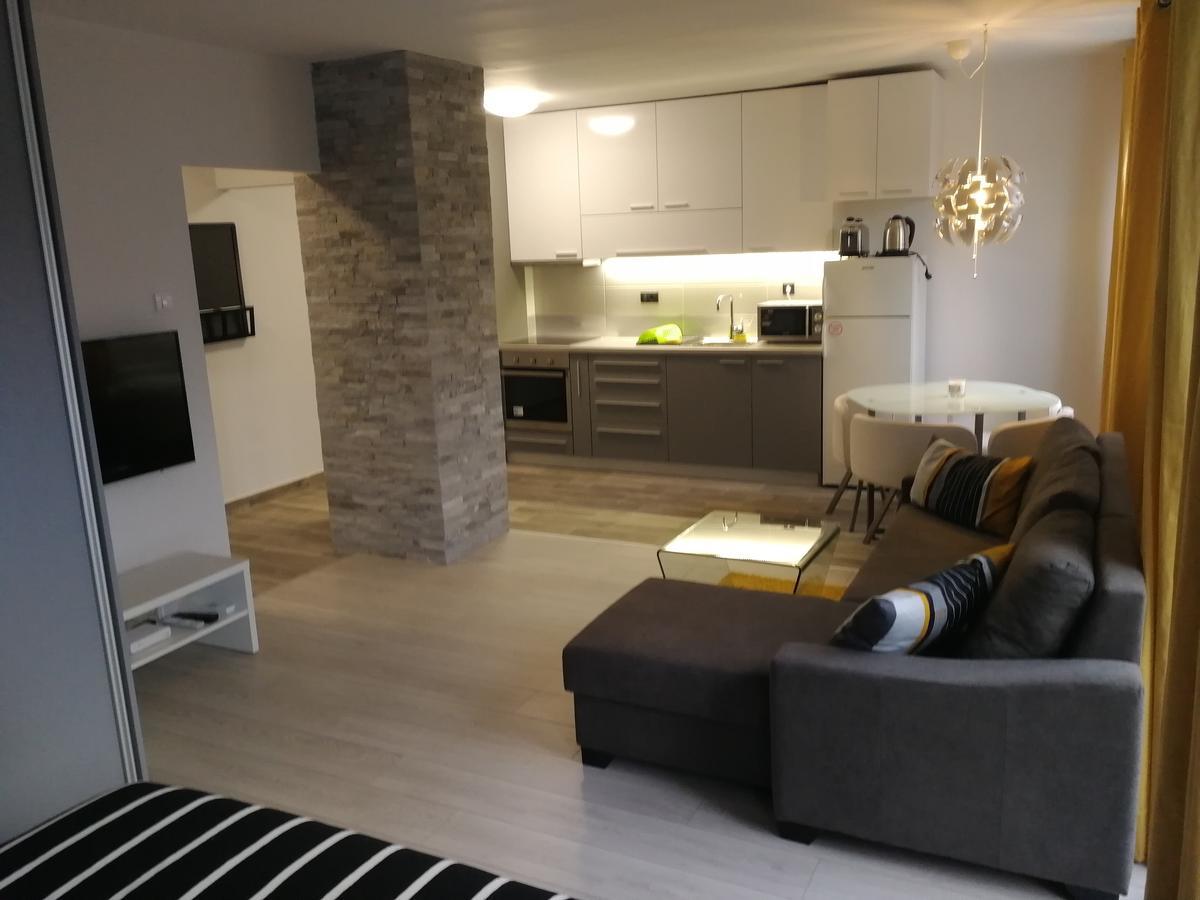 Apartment Oasis Banovo Brdo-Ada Ciganlija Belgrad Exteriör bild