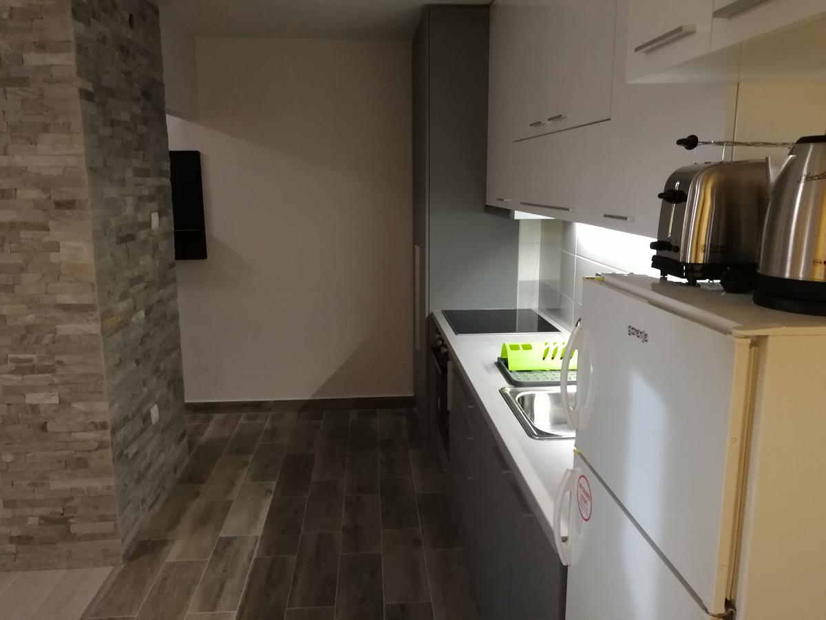 Apartment Oasis Banovo Brdo-Ada Ciganlija Belgrad Exteriör bild